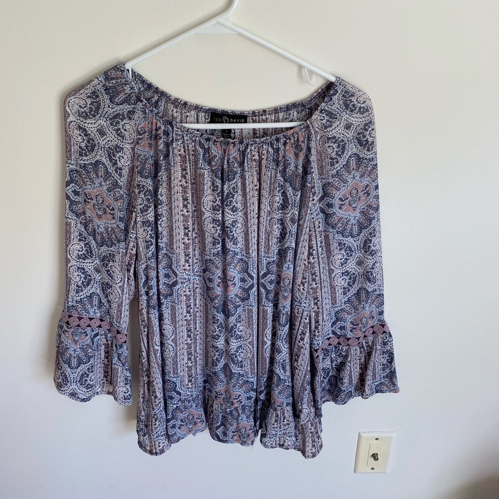 NWOT Beautiful patterned lightweight blouse